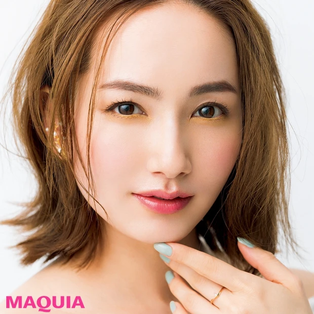 シェーディングなしでも小顔に！ 縦長×遠心顔は余白埋めメイクで縦長感をカ…