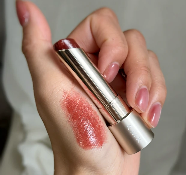 イエベ秋の今日のメイク〜柔らかく見せたい日編〜　大人気の"RMK デューイーメルト リップカラー"が引き立つ大人っぽメイク_4