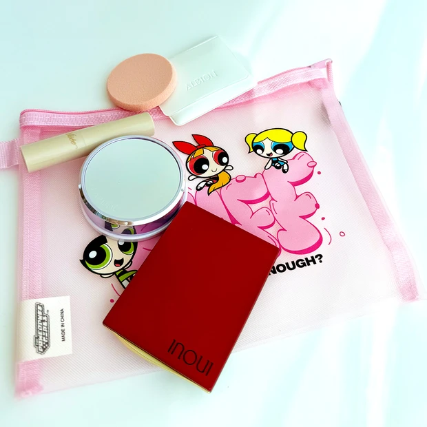 ポーチの中身 マキア アラサー エディター　土屋琴子