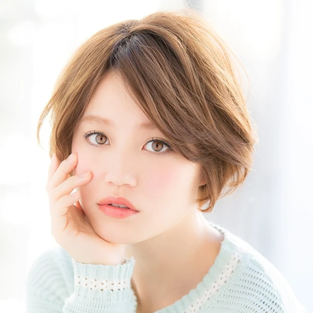 あどけない魅力が引き立つくるりんショートボブ