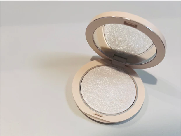 【秋メイク🍁大人艶肌が完成♡】
垢抜けメイクには欠かせない！推しコス▶︎私的ハイライトはW使いが🙆‍♀️_3_2