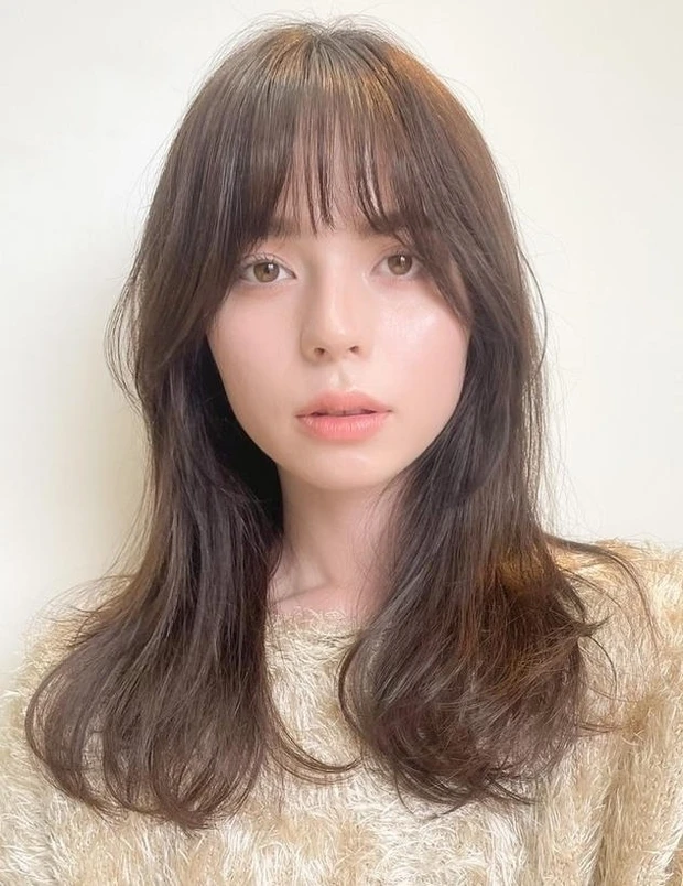 【6位】【大人の夏ロング】透明感のあるベージュカラーと軽やかなレイヤーカットで夏にぴったりのロングヘア