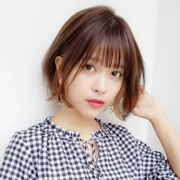 インナーカラーとハネ感で遊び心を加えた、おしゃれ女子の欲張りボブ
