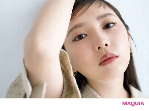 与田祐希さんの愛用コスメ・メイクアップ編_リップ以外は思い切ってカラーレスに。深みのある大人なカラーで気分転換