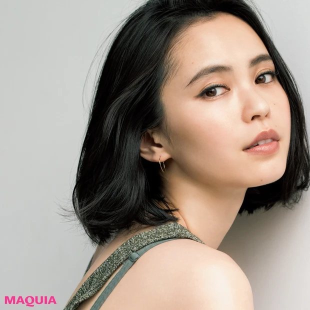 女子ウケも男子ウケも兼ね備えた“カーキの影色ライナー”で、夏の色っぽアイ…