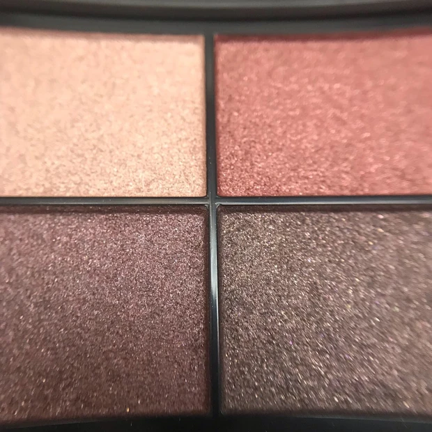 石鹸で落とせるのに発色も粉質も最高!
&beのパレットアイシャドウ_2_1