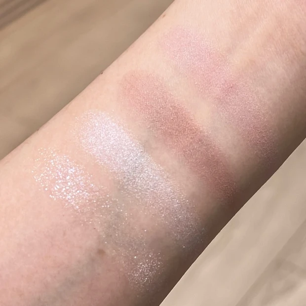 KATE　ケイト　ポッピングシルエットシャドウ　限定色　EX-4「コットンブルーポップ」　スウォッチ