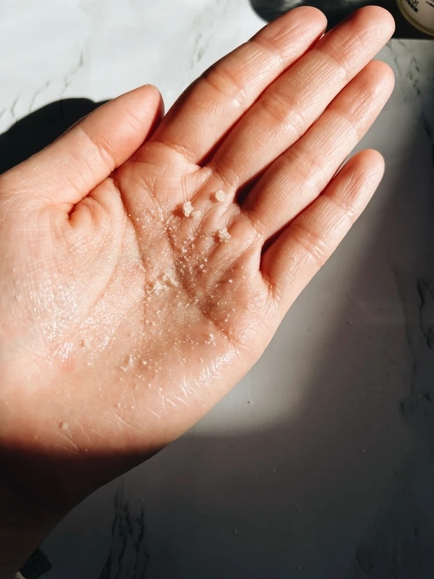 【プチプラだけど優秀】ラッシュ(LUSH)のリップスクラブでマスクを外しても大丈夫なぷるんと唇に!_3