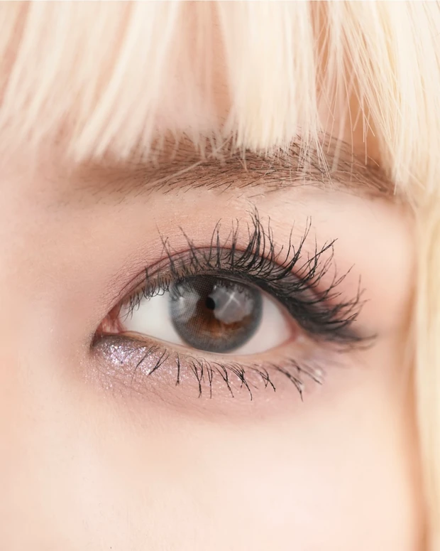 【推しのライブ行く時のコンセプト寄せメイク】IVEの新曲"Baddie"のリズちゃんを参考に、クールなダスティメイクに挑戦!🖤_2_2