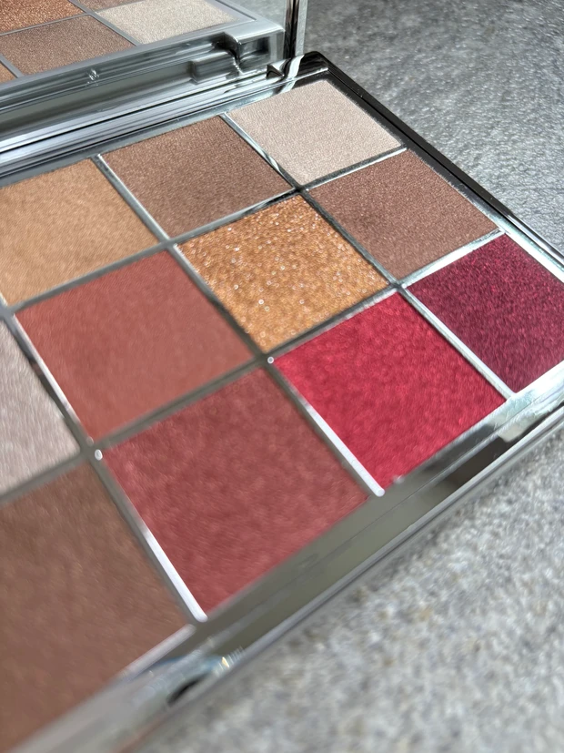 バイレード アイシャドウ ビブリオフィリア アイシャドウ パレット 新作 新色 Byredo スウォッチ