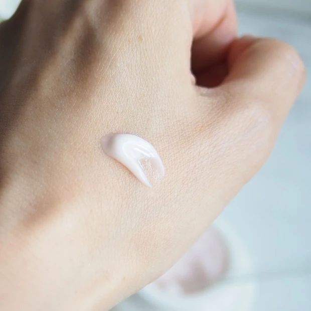 「ブライトニング ジェル クリーム」のテクスチャー