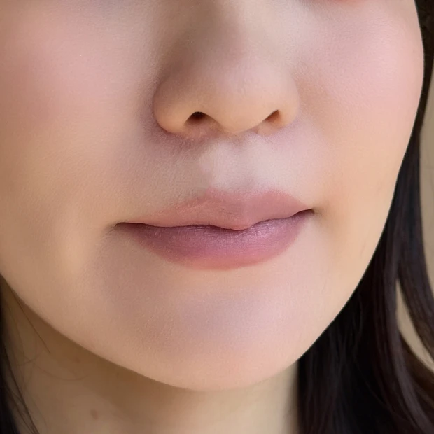 M·A·C パウダーキスヘイジーマットリップスティック 905ビーマイブライズメイド 仕上がり