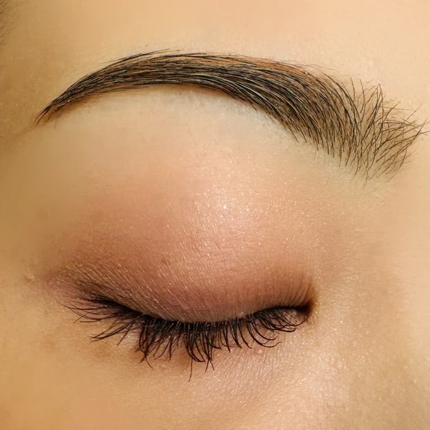 OSAJIのニュアンスレゾナンスアイライナーを使用したアイメイク