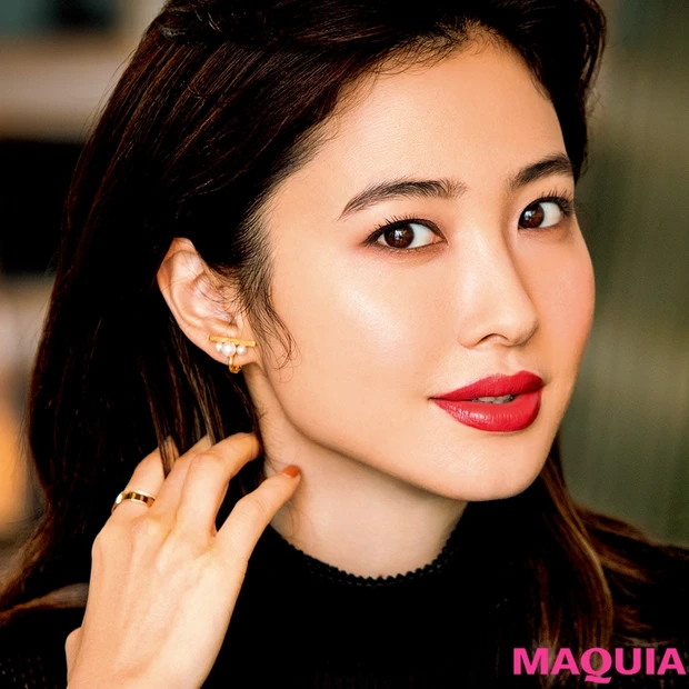 【ジバンシイ×KUBOKI】ブラウンの囲み目メイクで大人モードな表情に