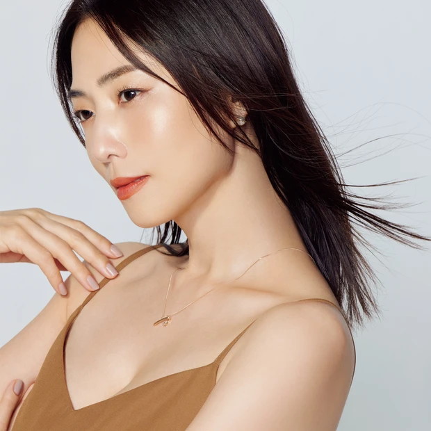 スタイリング剤 megumi REVISOME モイストエッセンス(MEGUMIさん愛用)