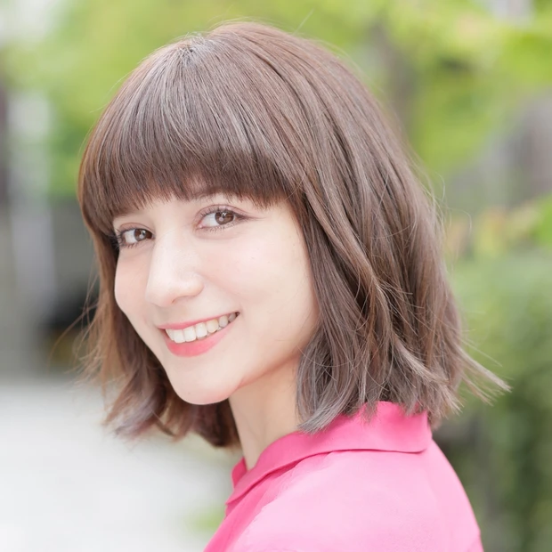 軽やかな外ハネで大人カジュアルに遊ぶ、切りっぱなし風ボブ!