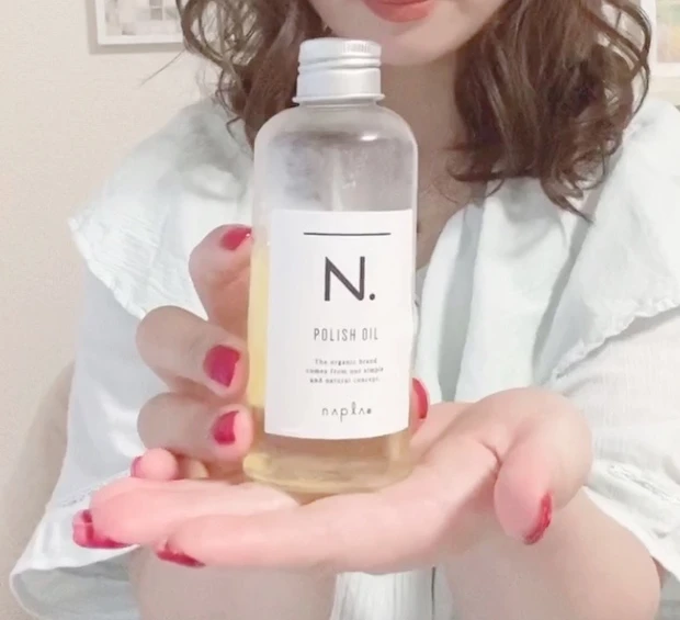 美容師直伝。ヘアゴム2つで、夏の大人かわいいヘアアレンジのコツ_2