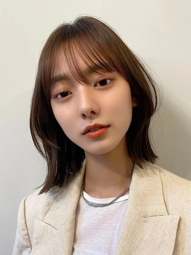 Belleの髪型・ヘアスタイルまとめ_ボブヘア_【最新ボブ】自然な外ハネが新鮮! 洗練ムード漂う大人のカジュアルボブヘア