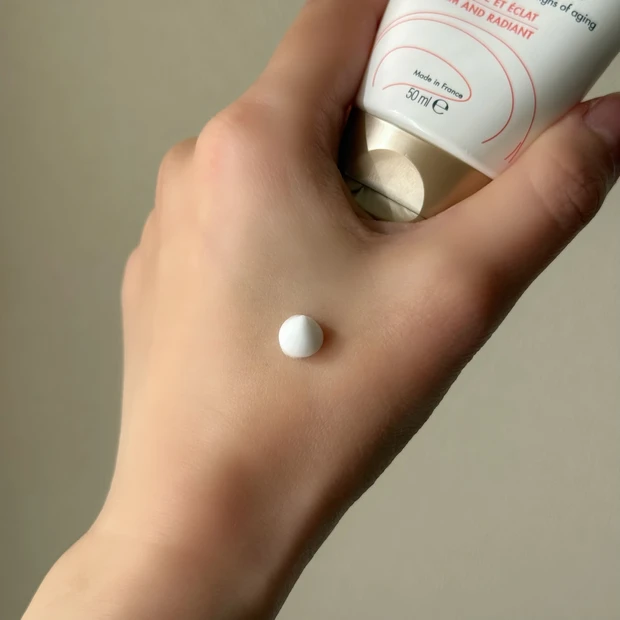 スマホがすぐ触れる！アベンヌ薬用ハンドクリーム エンリッチ_2_1