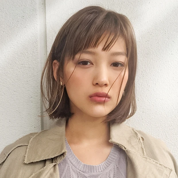 耳掛けでハイライトがチラリ♪ さりげなさがウワテな大人のプレイフルボブ