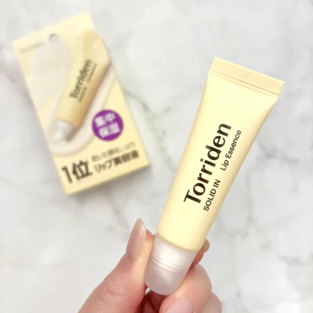 保湿と角質ケアを目的とした「トリデン ソリッドイン セラミド リップエッセンス」