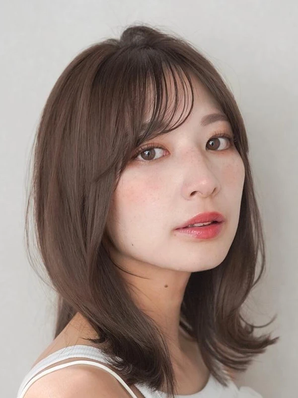 冬 ヘアカラー 明るめ ベージュ ワンカール ミディアム