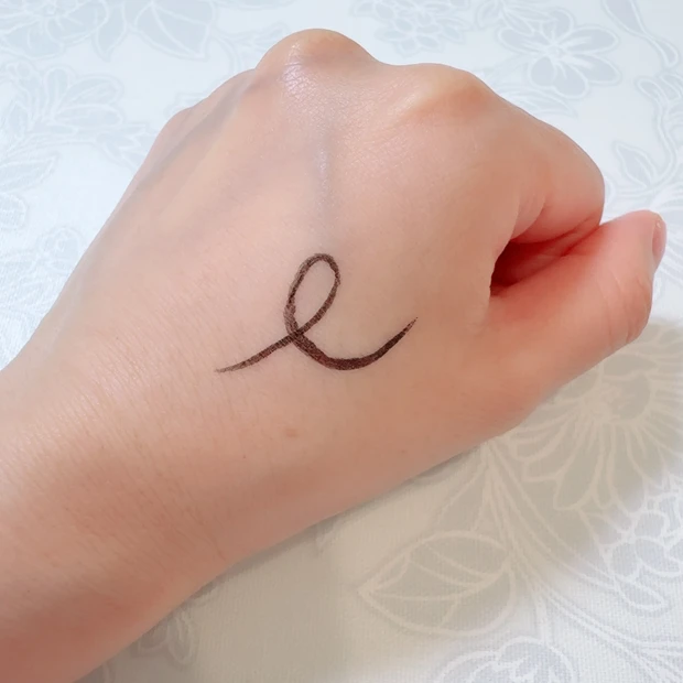 3650 リキッド アイライナー ブラックのスウォッチ