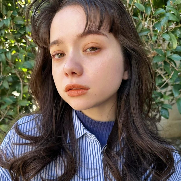 ミディアム　ヘア　髪型　ヘアスタイル　大人　前髪なし　30代　40代