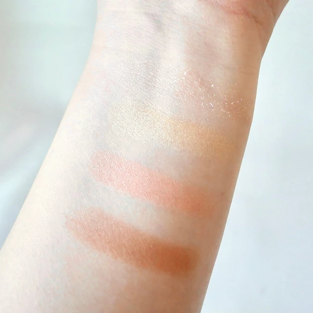 CEZANNE(セザンヌ)ベージュトーンアイシャドウ 04 ミモザベージュ スウォッチ