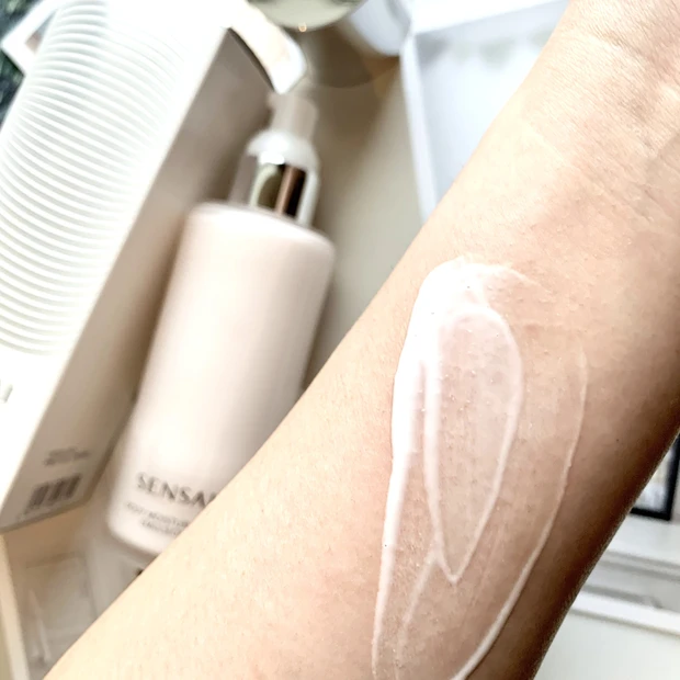 【ベスコス3位受賞】10,000円クラスのSENSAI［センサイ］贅沢ボディケアを贈り物に！1年頑張った自分へのご褒美にも【ネックアンドデコルテエッセンス】_5
