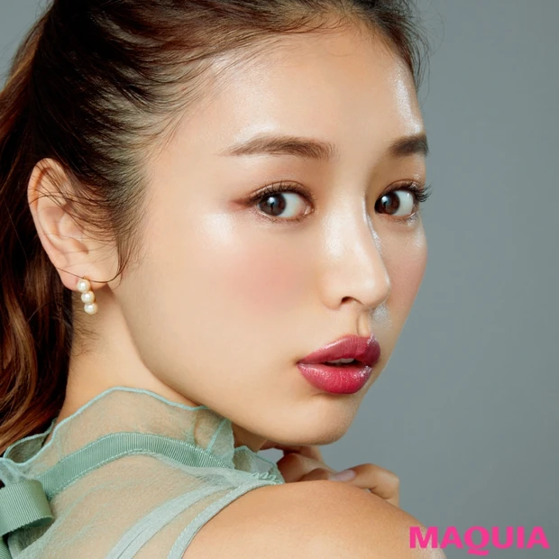 旬なくすみカラーを主役に！ 女顔ドラマティックさんの大人キュートな美貌メ…