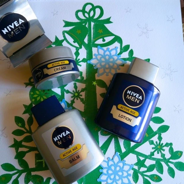 お父さんと弟にすごく喜ばれた！「NIVEA MEN」特に「ニベアメン アクティブエイジバーム（無香料）五つ星高評価。この値段でこの効果は人気があるわけだ。