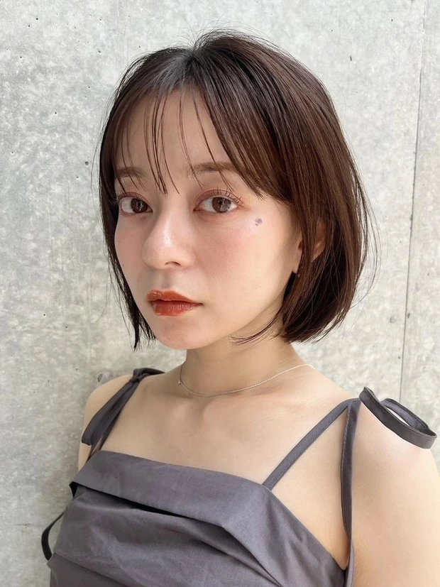 艶カラーとは ツヤカラー ベージュ　レイヤーボブ