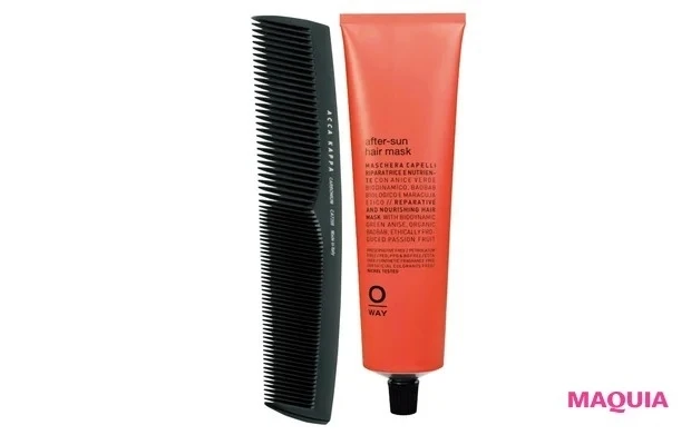 トリートメントをコームでとかしながら、毛先まで行き渡らせて