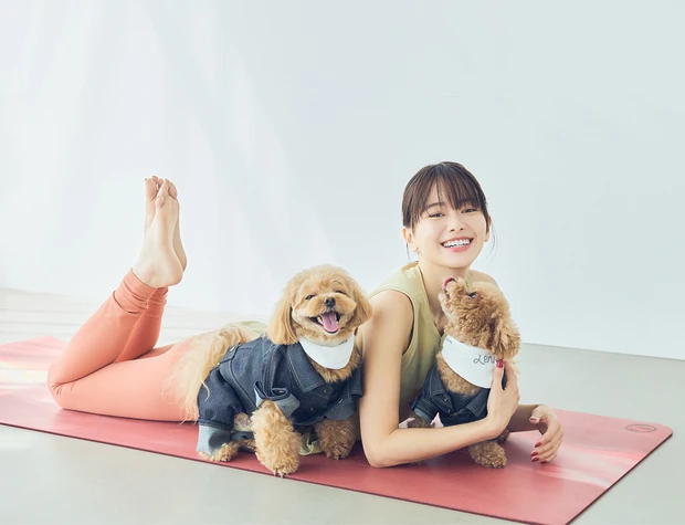 山本舞香さんがドッグヨガ＆ドッグマッサージで愛犬との絆を深める！