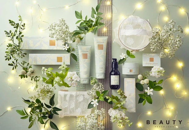 【8位】ピーチ・ジョンからブランド初のコフレが登場! アドベントカレンダーやポーチ付きなど豪華なセットに注目【クリスマスコフレ&ホリデー限定品2024】