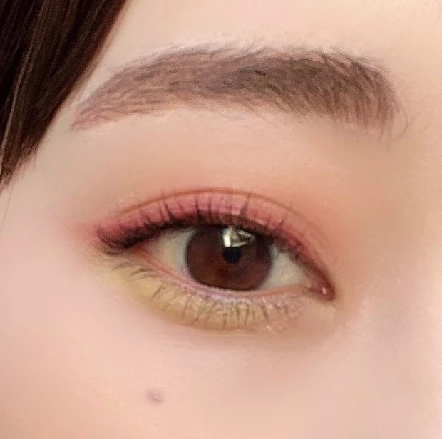 【celvoke】とにかくおしゃれに仕上がる！まだまだ買える限定品 ヴァティックアイパレットEX03 Mellow Love（メロウラブ）【MAQUIAインフルエンサーのオッス！推しコス】_6_1