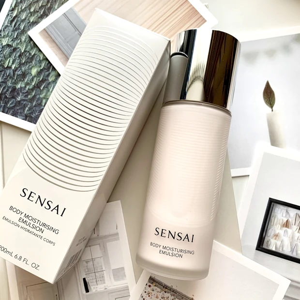 【ベスコス3位受賞】10,000円クラスのSENSAI［センサイ］贅沢ボディケアを贈り物に！1年頑張った自分へのご褒美にも【ネックアンドデコルテエッセンス】_8_2