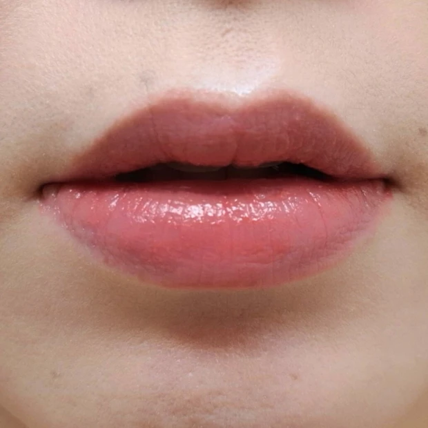 リプモン 18とろけ落ちる蜜桃を塗った様子