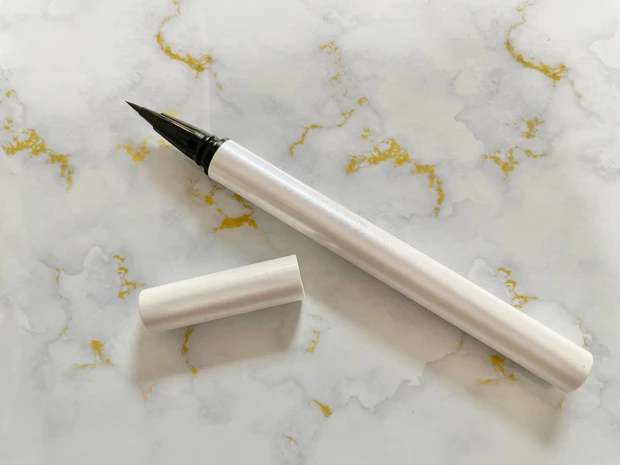 「リサージ スリムフィット リクイド アイライナー」