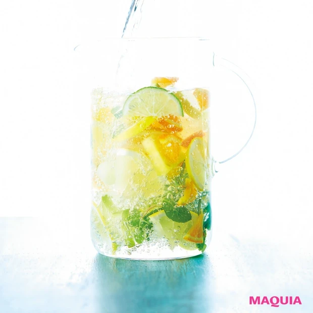 フルーツを水にINするだけ! 大流行【デトックスウォーター】について教え…