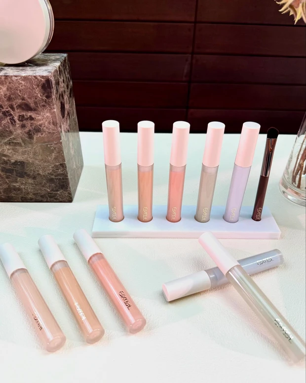 エクセル エシリアル セラムコンシーラー