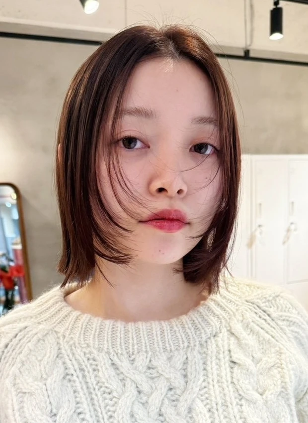 髪型　レイヤーボブ　ミニボブ　大人に似合う髪型　正面