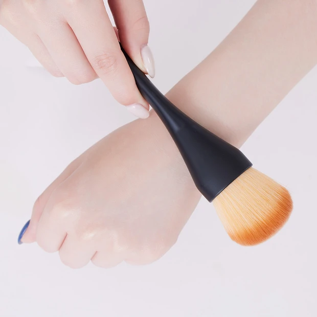 マキア　パウダーファンデーション　塗り方　ブラシ　ロージーローザ　2