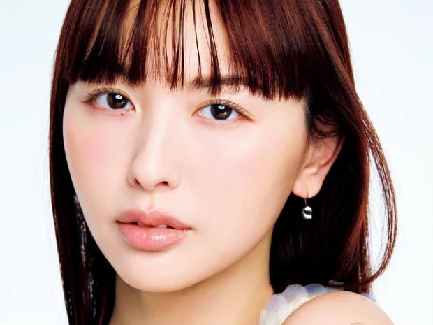 鈴木えみさんの愛用スキンケアを公開！ “羨望の美肌”を支える化粧水、クリーム、シートマスクは？