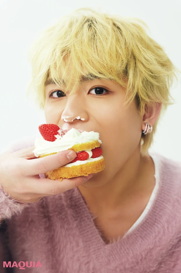 篠塚大輝　timelesz　タイムレス　MAQUIA6月号増刊号表紙　ケーキを食べているところ