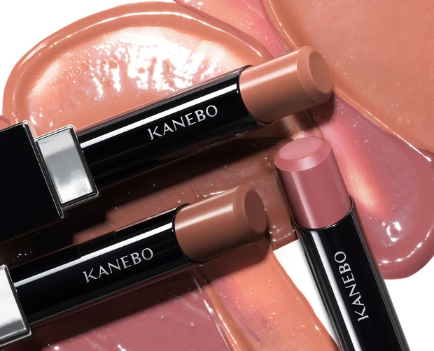 話題の美容液ルージュからは秋らしいヌーディカラー