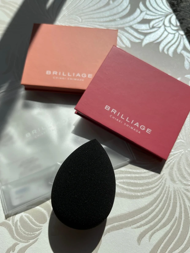 【肌に溶け込むメルティチーク】
パウダーという事を忘れるしっとり肌に溶け込む極上チーク!パール、艶、透明感、血色感どこをとっても◎_5