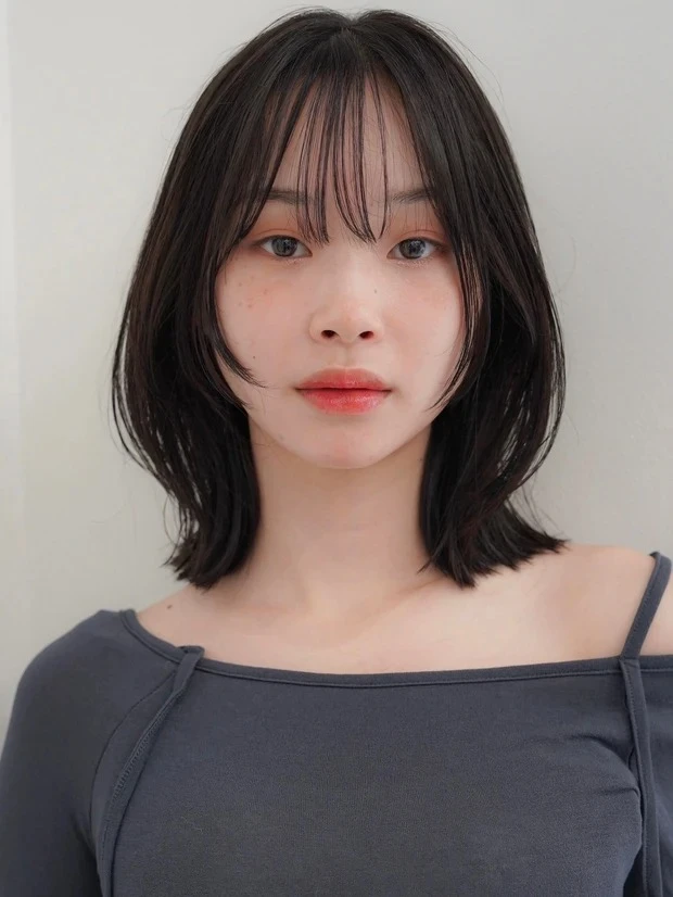 Un amiの髪型・ヘアスタイルまとめ_ロブヘア_【大人のナチュラルウルフ】透け感レイヤー×シースルー前髪で作るスタリッシュロブ