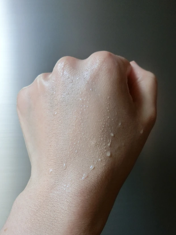 【ケイト バーチャルスキンメイカー】密着ハイカバー×透明感でメイクの完成度もアップ!_4